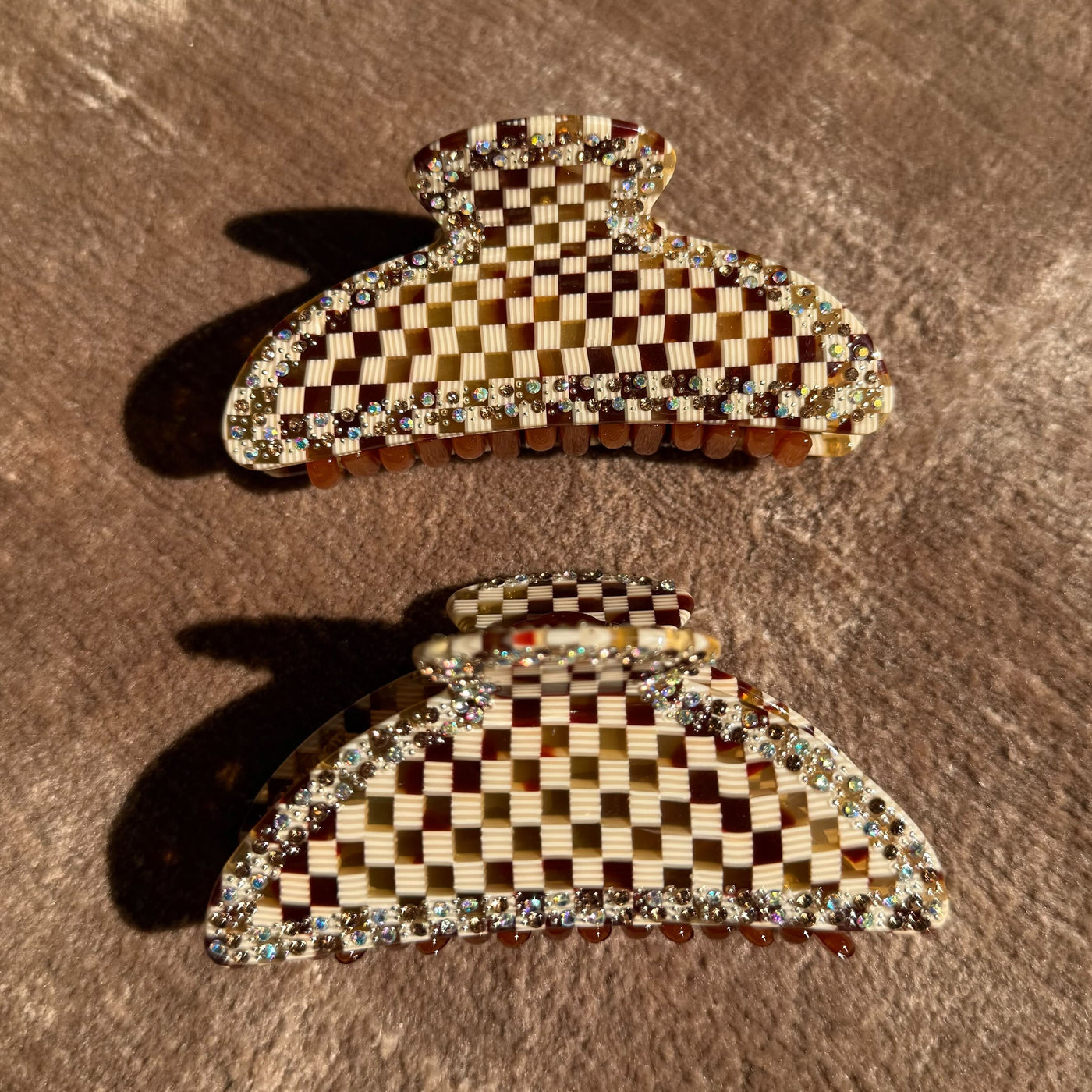 2 RADIANT HAIR CLAWS SS