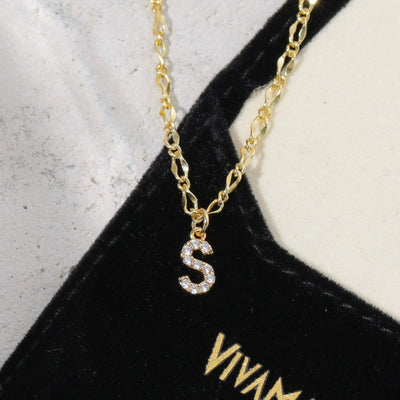 Gargantilla con inicial de diamante