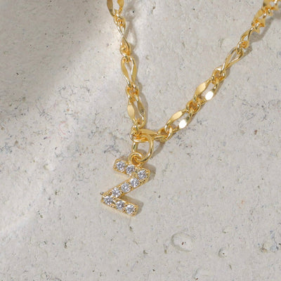 Gargantilla con inicial de diamante