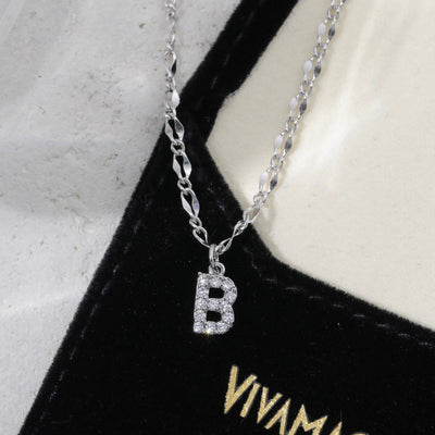 Gargantilla con inicial de diamante