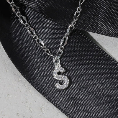 Gargantilla con inicial de diamante