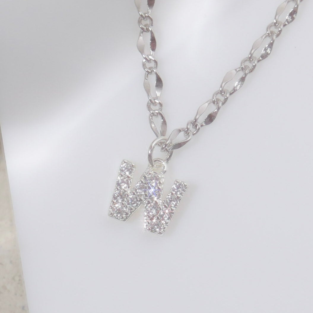 Gargantilla con inicial de diamante
