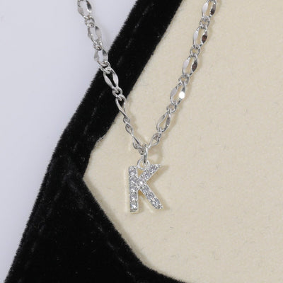 Gargantilla con inicial de diamante