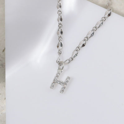 Gargantilla con inicial de diamante