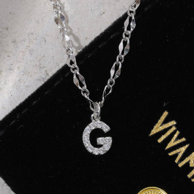 Gargantilla con inicial de diamante