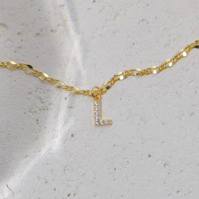 Gargantilla con inicial de diamante