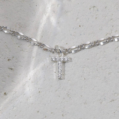 Gargantilla con inicial de diamante