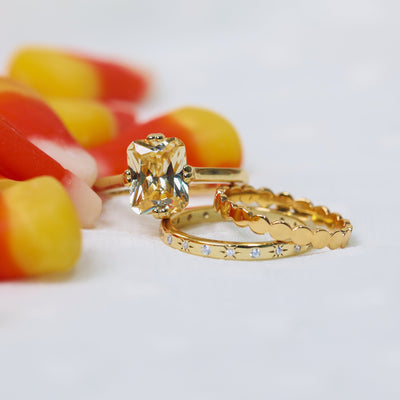 Anillo de diamantes de la hora dorada