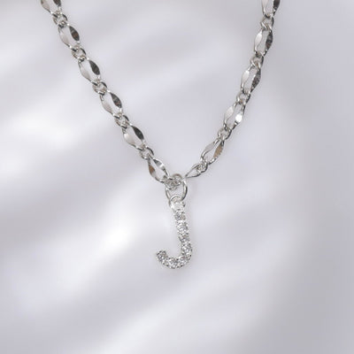 Gargantilla con inicial de diamante