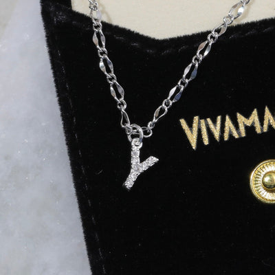 Gargantilla con inicial de diamante
