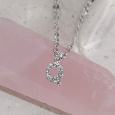 Gargantilla con inicial de diamante