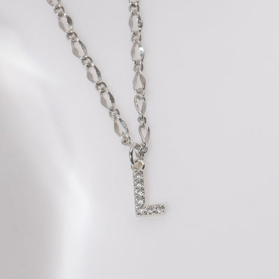 Gargantilla con inicial de diamante