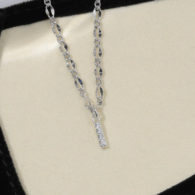 Gargantilla con inicial de diamante