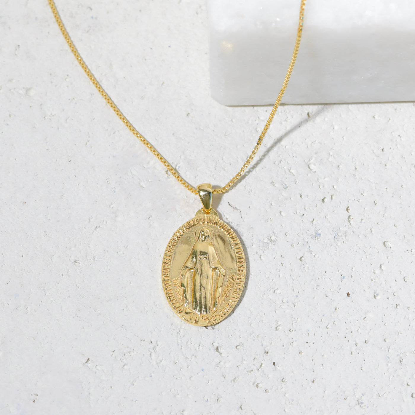 Die Halskette der Jungfrau Maria