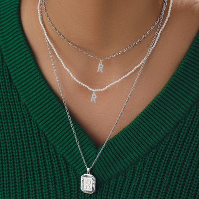 Gargantilla con inicial de diamante