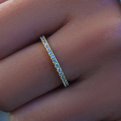 Anillo de banda de diamantes
