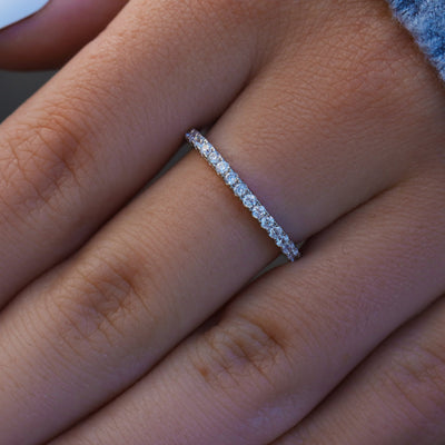 Anillo de banda de diamantes