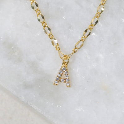Gargantilla con inicial de diamante