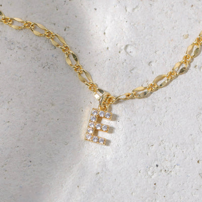 Gargantilla con inicial de diamante