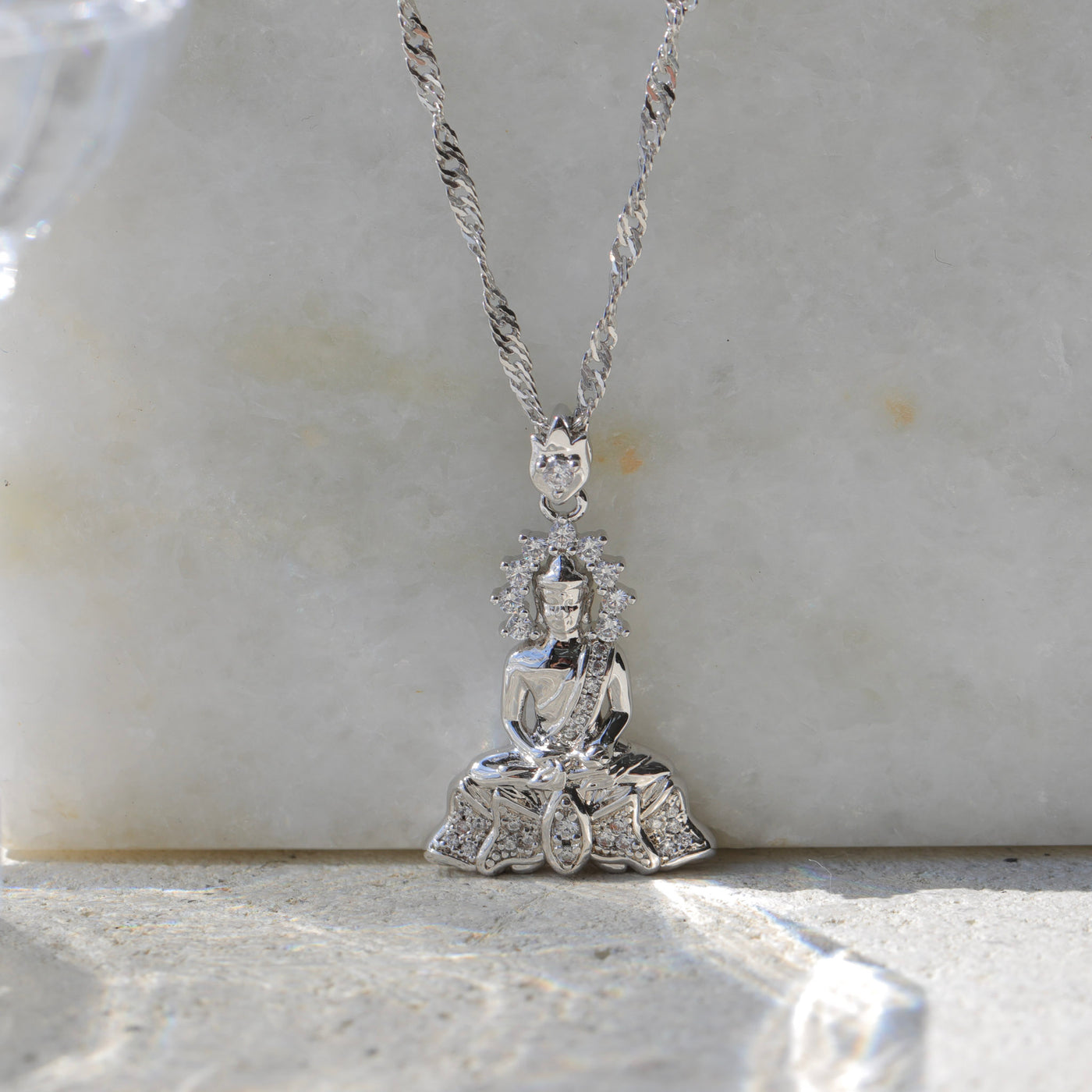 Collier bouddha majestueux
