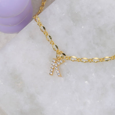 Gargantilla con inicial de diamante