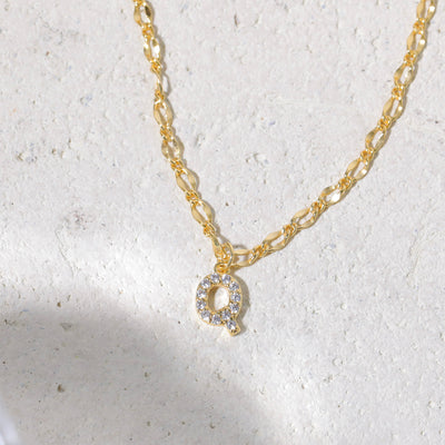 Gargantilla con inicial de diamante