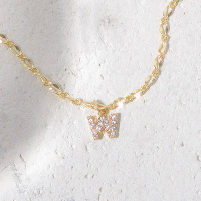 Gargantilla con inicial de diamante