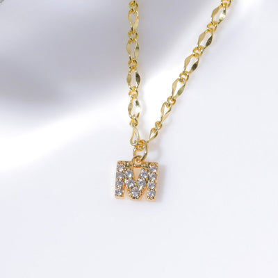 Gargantilla con inicial de diamante