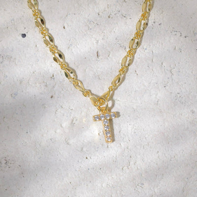 Gargantilla con inicial de diamante