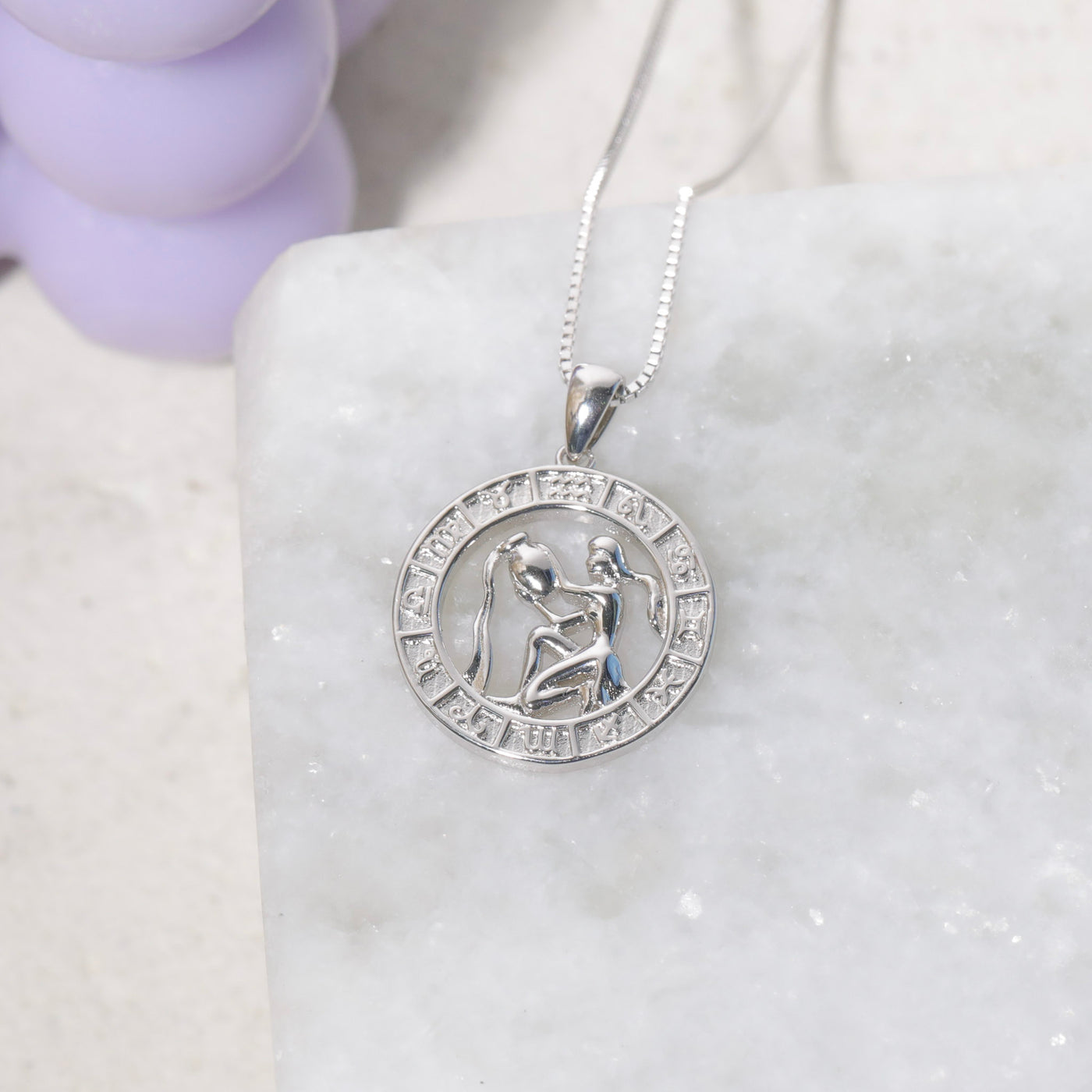 Collar de monedas del zodiaco