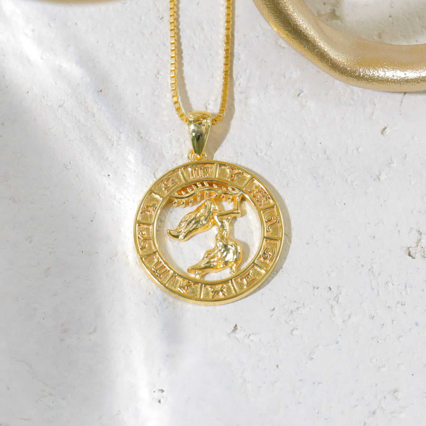 Collar de monedas del zodiaco