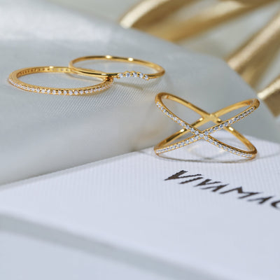 Anneau de bande de diamant de bébé