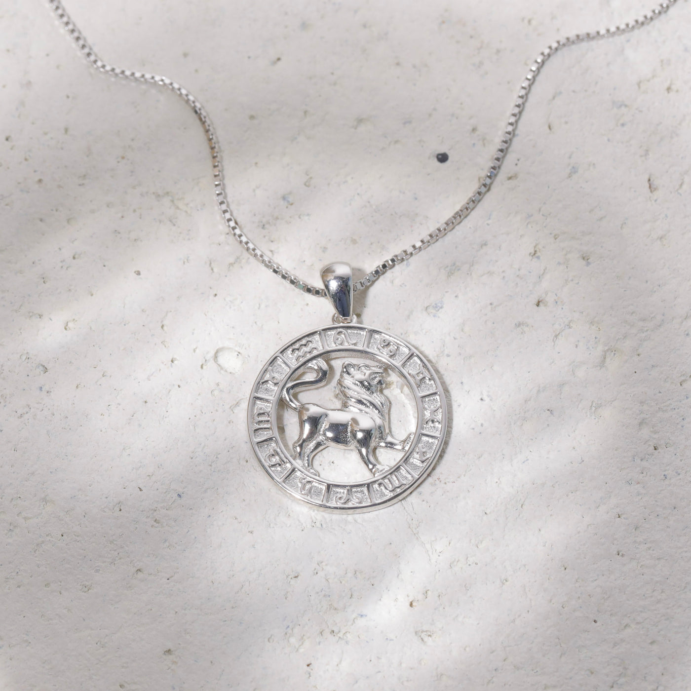 Collar de monedas del zodiaco