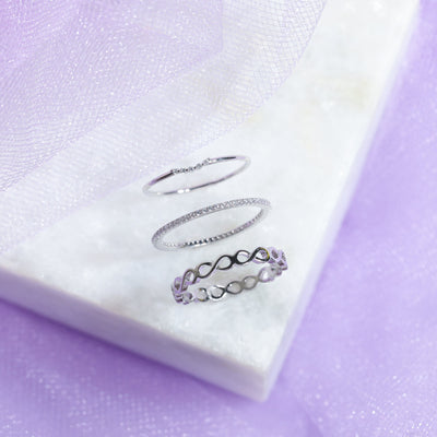 Anneau de bande de diamant de bébé