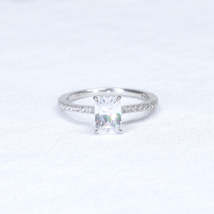 Elegant Diamond Ring