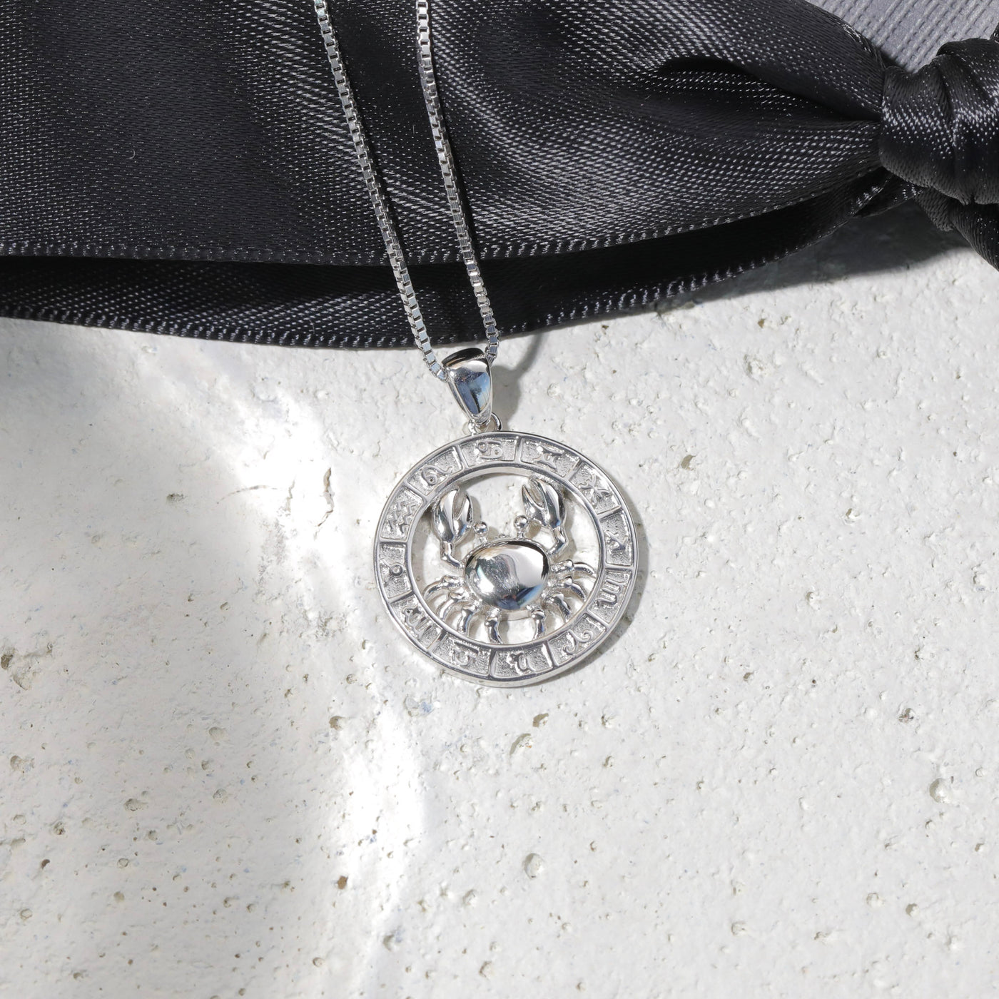 Collar de monedas del zodiaco