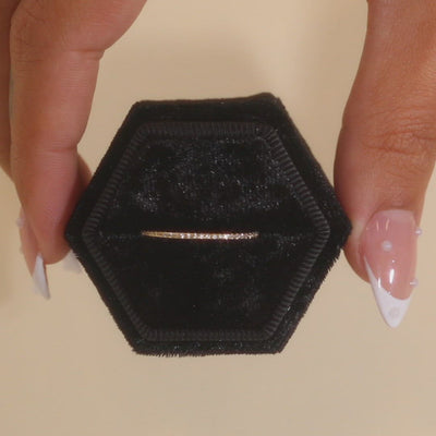 Anneau de bande de diamant de bébé