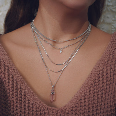 Gargantilla con inicial de diamante