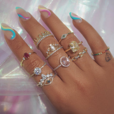 Anillo de diamantes de la hora dorada