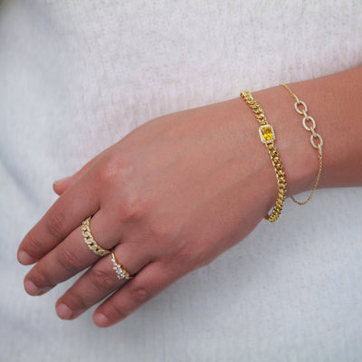 Su brazalete de divinidad