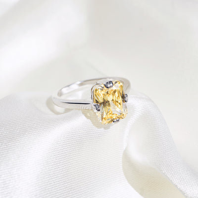 Anillo de diamantes de la hora dorada