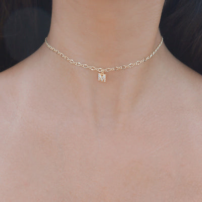 Gargantilla con inicial de diamante