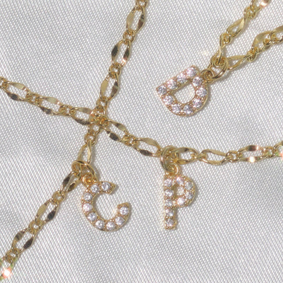 Gargantilla con inicial de diamante