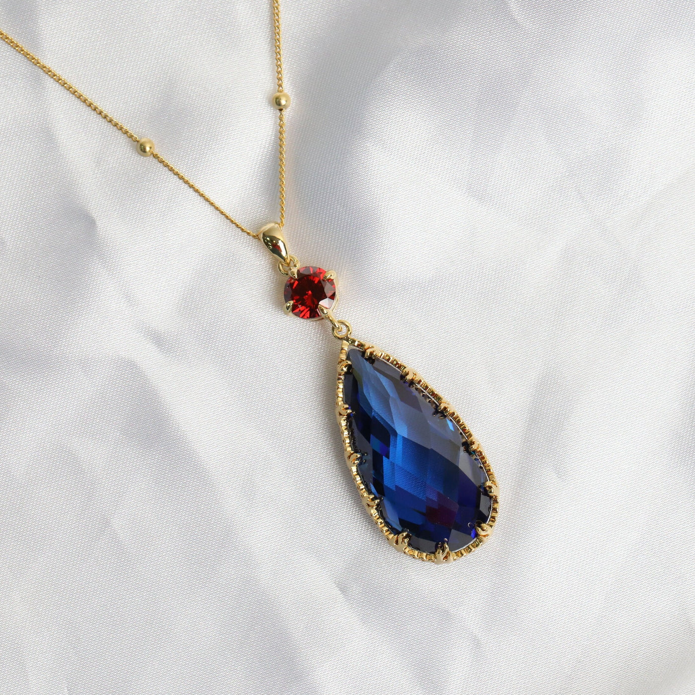 Howl's Necklace – Vivamacity