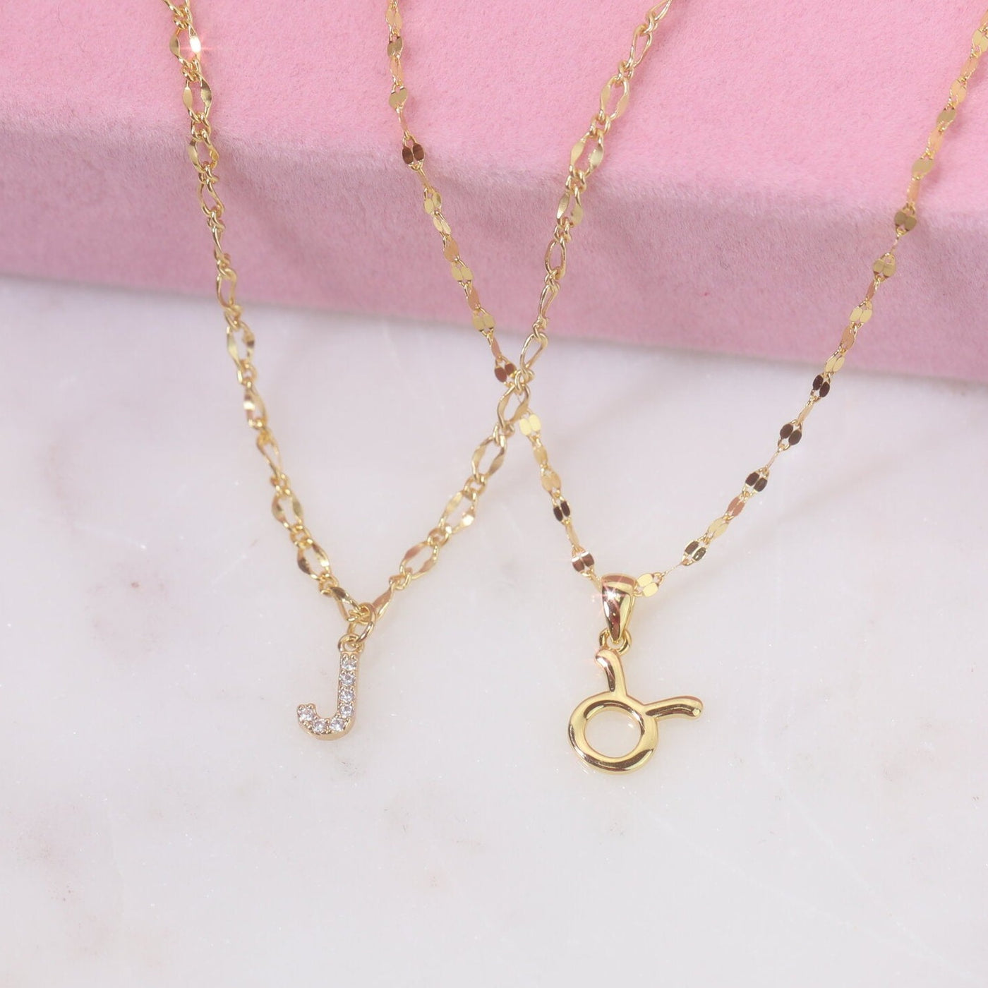Gargantilla con inicial de diamante