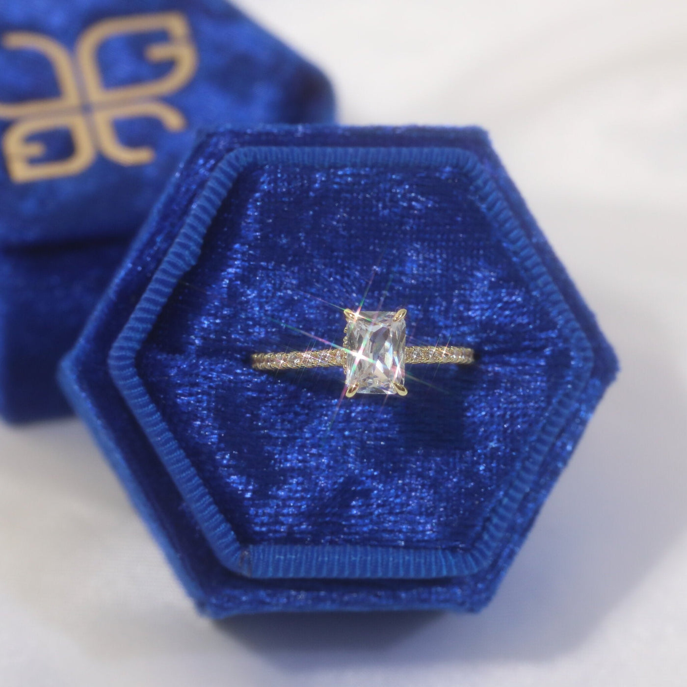 Elegante anillo de diamantes