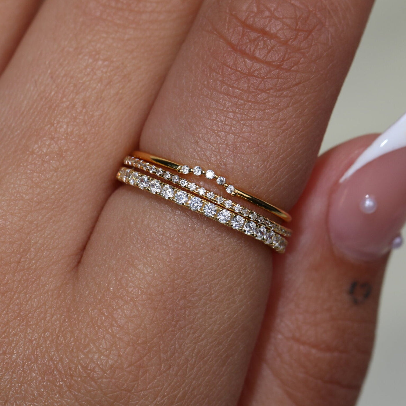 Anneau de bande de diamant de bébé
