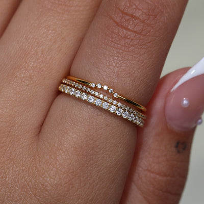 Anneau de bande de diamant de bébé